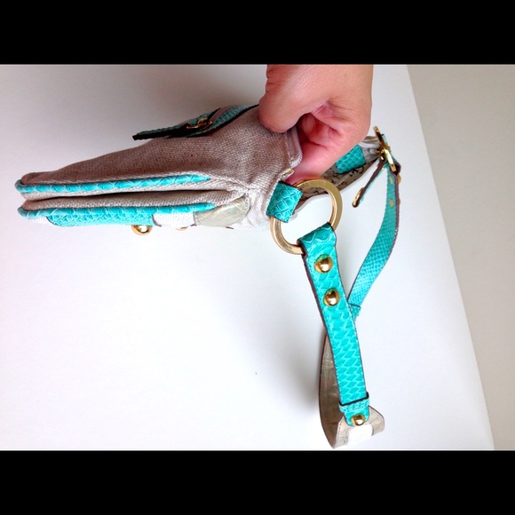 GUESS sling bag - Picture 4 of 5